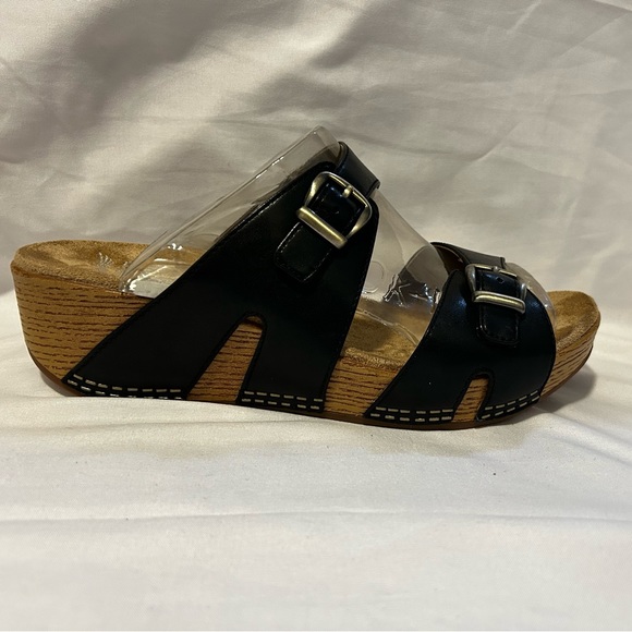 Women’s Dansko Leeann Two-Strap Sandals - Picture 3 of 3